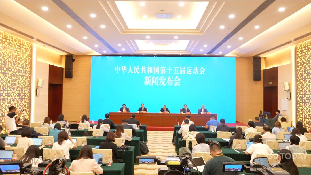 曼伸出橄榄